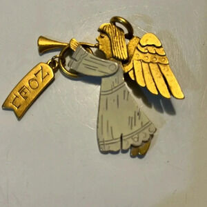 Danecraft Angel Brooch Pin  Christmas w/ Halo & Trumpet Gold Tone Vintage Estate